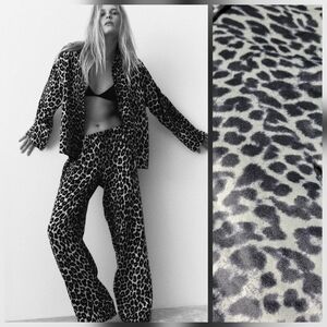 Donna Karan 2-piece Grey Leopard Print Velour Pajama Set Small